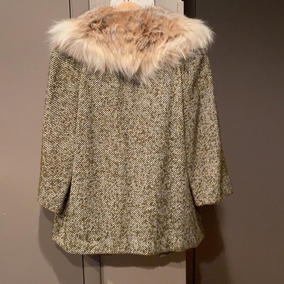 Vintage suit,Green,black, cream tweed, fur collar.Skirt /jacket. Excellent shape - Picture 6 of 8